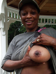 Mature aged ebonies show nude and sex pics