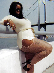 Curvy black lady posing and showing her fat legs