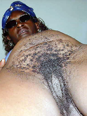 Very old black granny with huge and hairy pussy